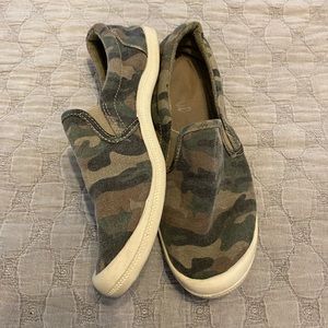 Camo shoes